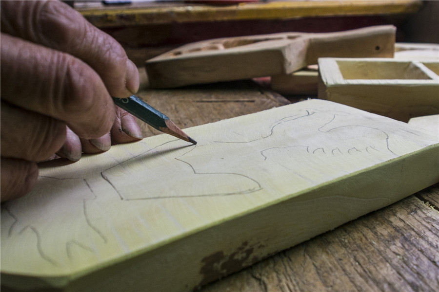 Danyang's wood carving faces extinction