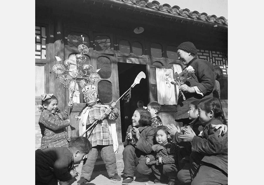 New Year scenes preserved in old photos