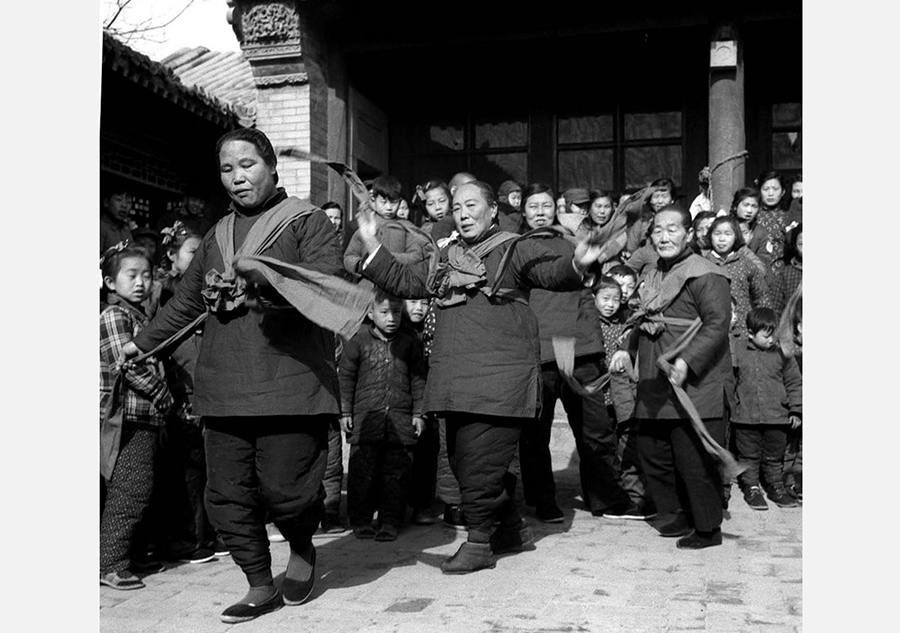 New Year scenes preserved in old photos