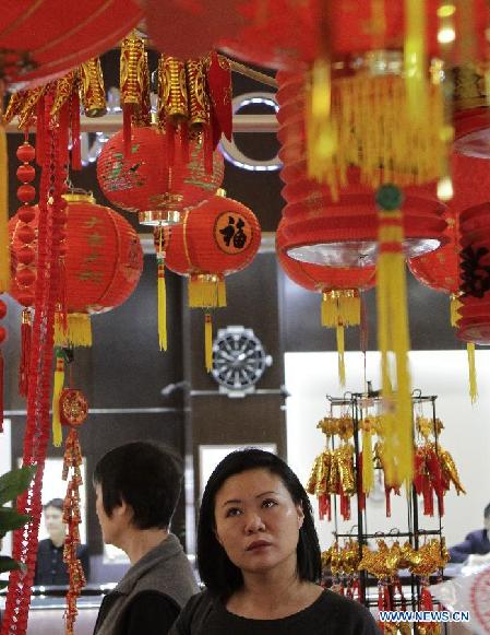 Lunar new year market attracts customers in Richmond, Canada