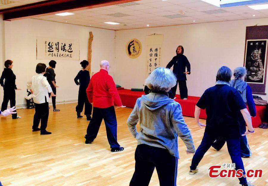 Chinese master shares tai chi skills in Paris