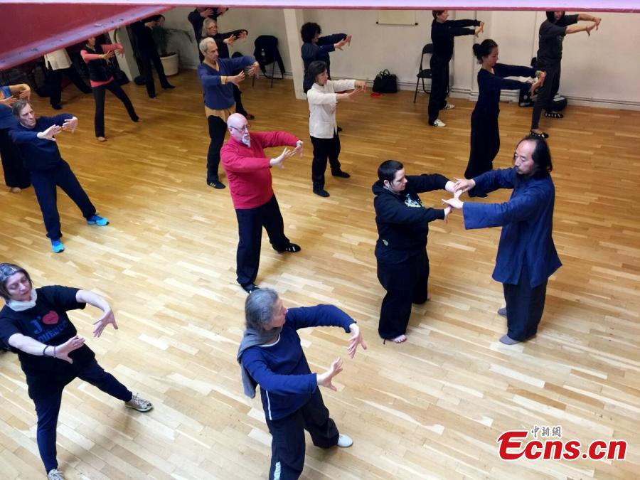 Chinese master shares tai chi skills in Paris
