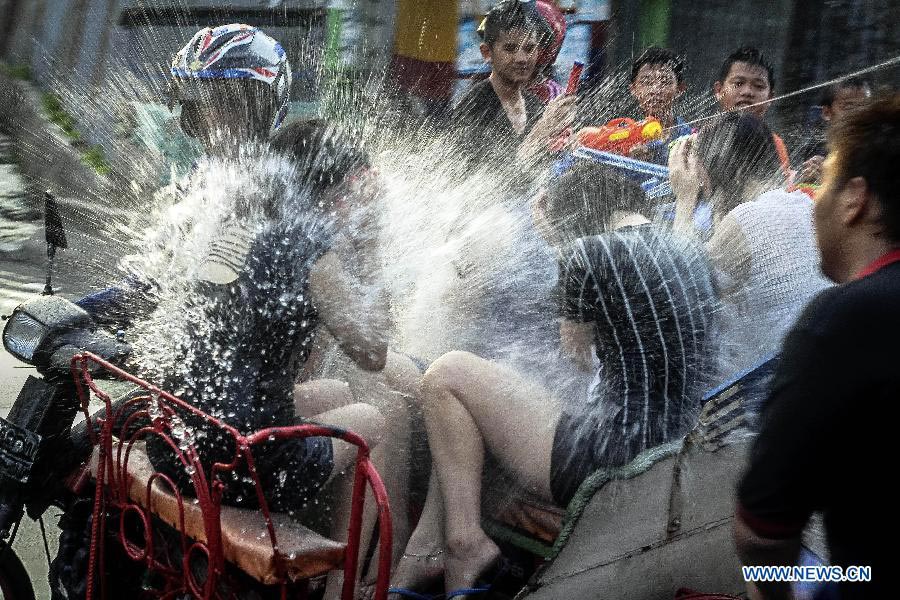 Indonesia marks water splashing festival during Chinese New Year