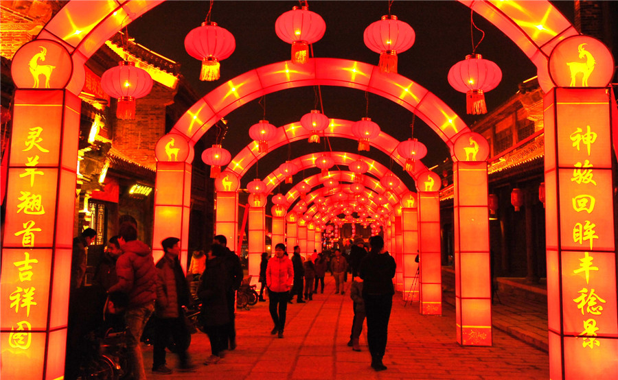 Colorful lanterns burnish Spring Festival celebration in E China