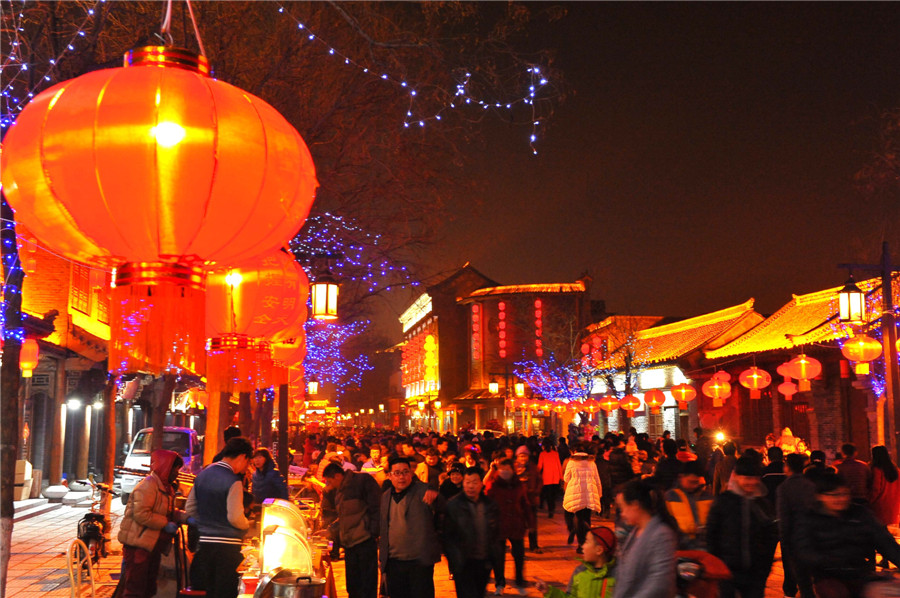 Colorful lanterns burnish Spring Festival celebration in E China