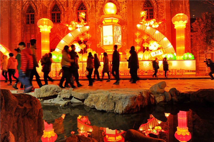 Colorful lanterns burnish Spring Festival celebration in E China