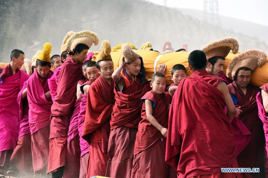 Buddha thangka display in NW China's Gansu