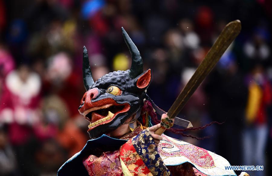 Monks perform religious dance 'Tiaoqian' in NW China