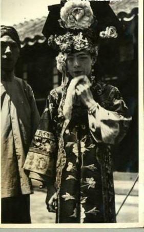 Historical photos show wedding during Qing Dynasty