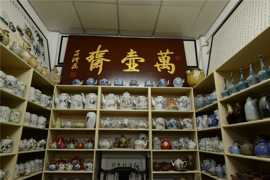 65-year-old man has over 10,000 teapots