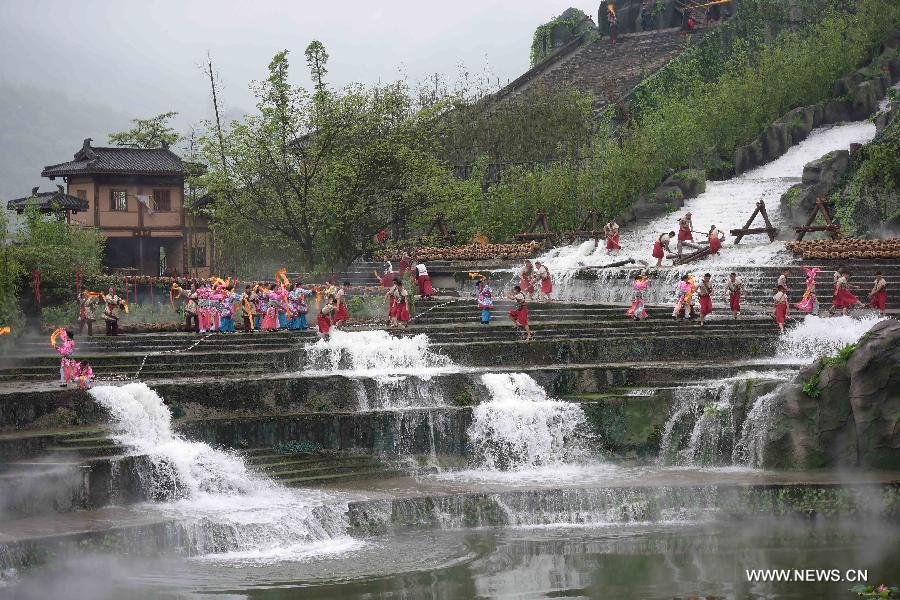 Ceremony to offer sacrifices to water held at Dujiang Dam in SW China