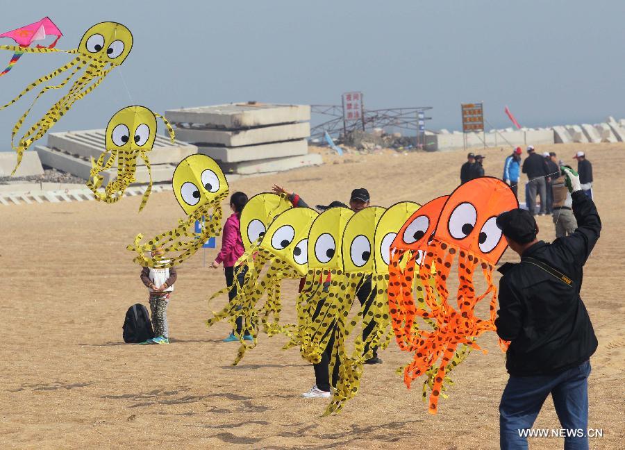 Weifang holds kite fair