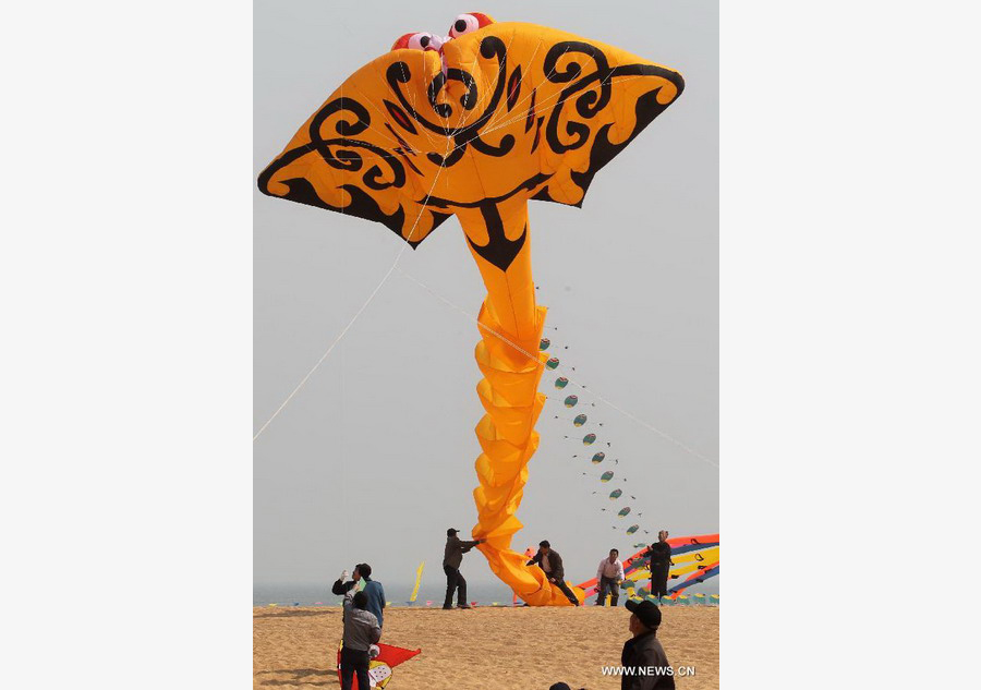 Weifang holds kite fair