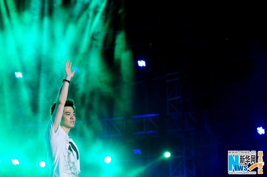 Singer Li Jian performs at concert in Changsha