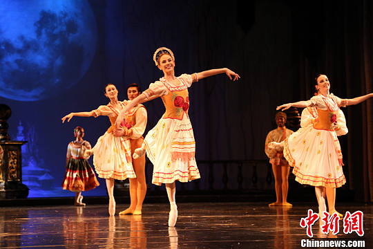 Chinese ballet dancers captivate South Africa