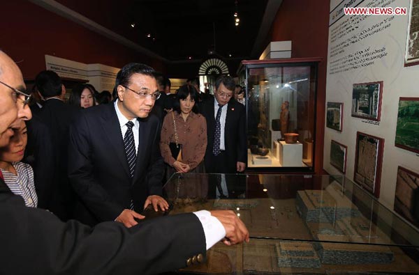 Premier Li gifts Peru artifact replica for closer cultural exchange