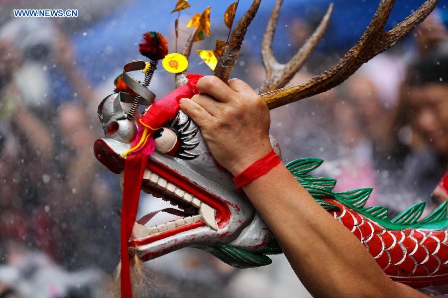 Drunken Dragon Festival held to celebrate Buddha's birthday in Macao