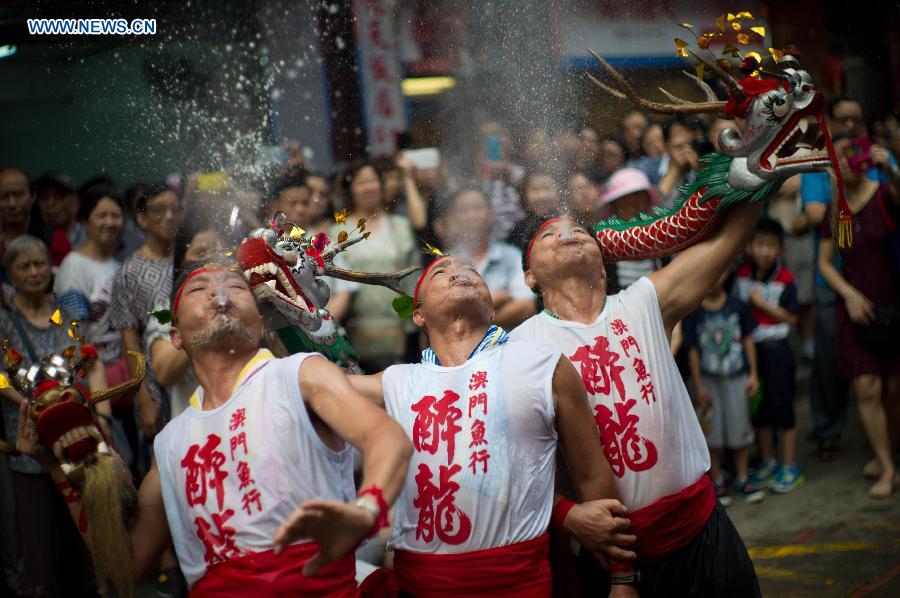 Drunken Dragon Festival held to celebrate Buddha's birthday in Macao