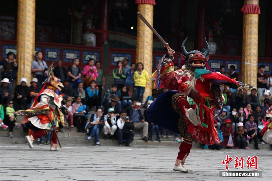 'Tiao Qian' ceremony held at ancient Taer Monastery