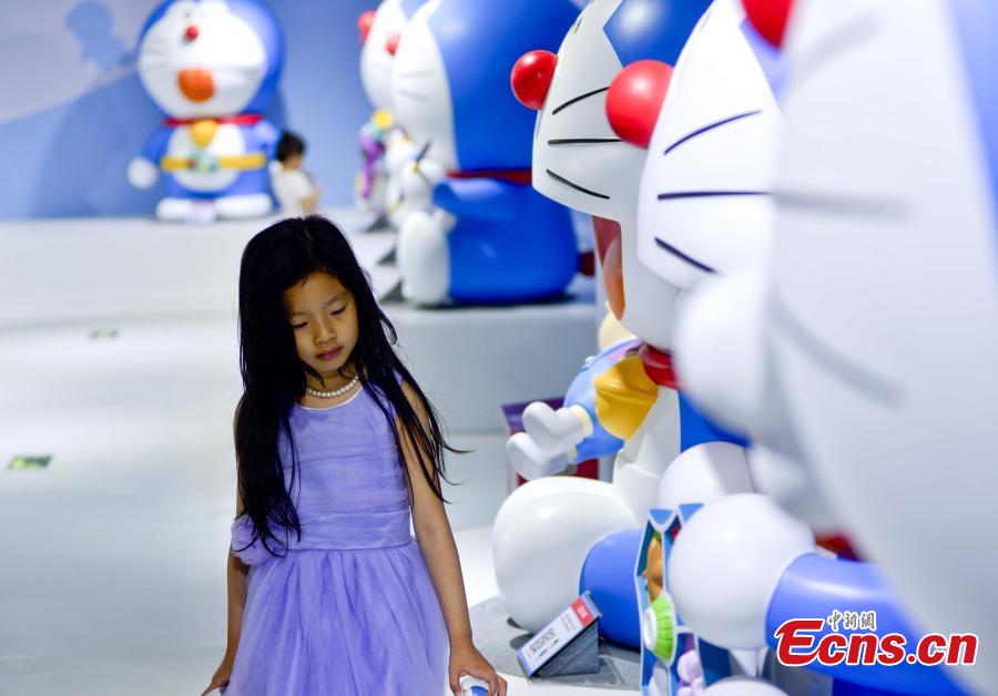 Doraemon army invades Beijing mall