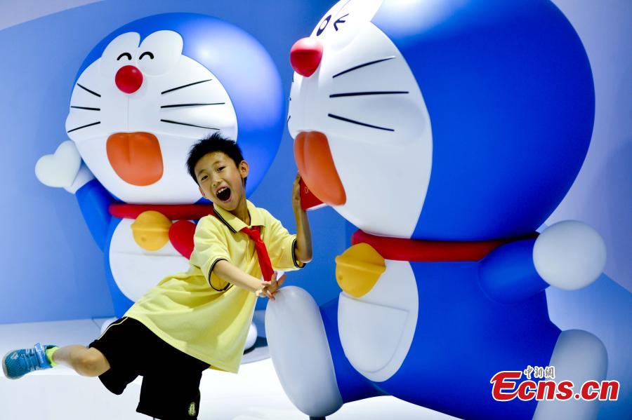 Doraemon army invades Beijing mall