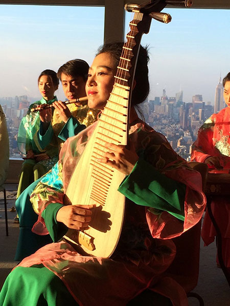 Strings of traditional music bind overseas audience