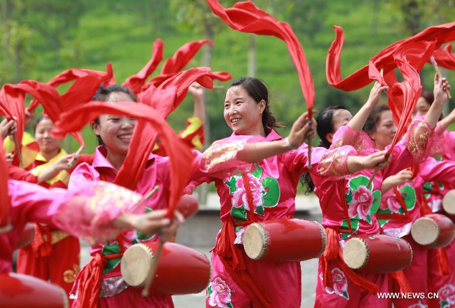 Villagers practice drum dance in China's Henan