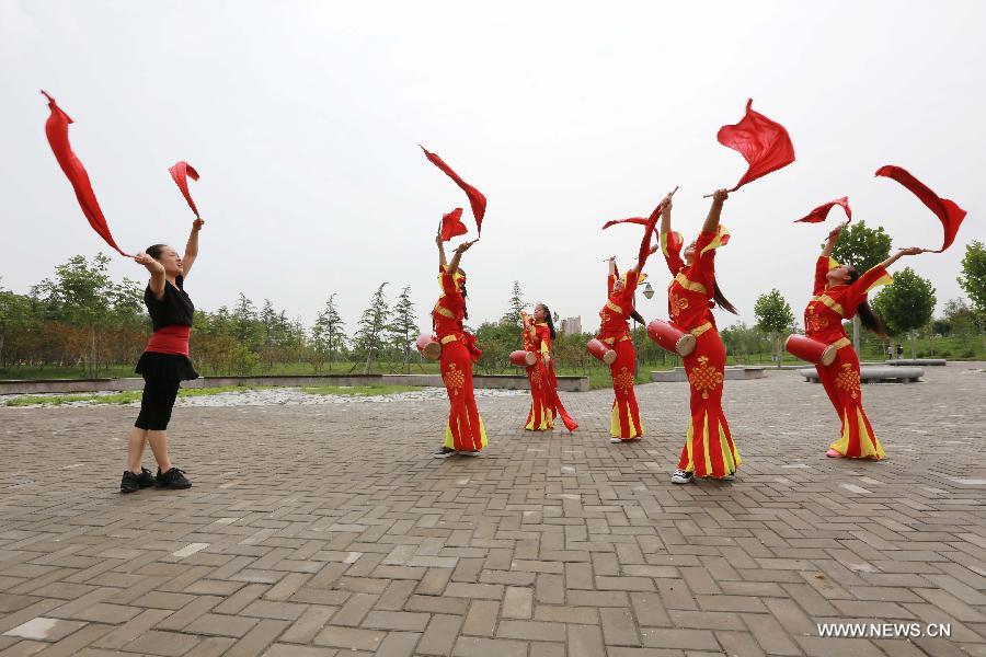 Villagers practice drum dance in China's Henan