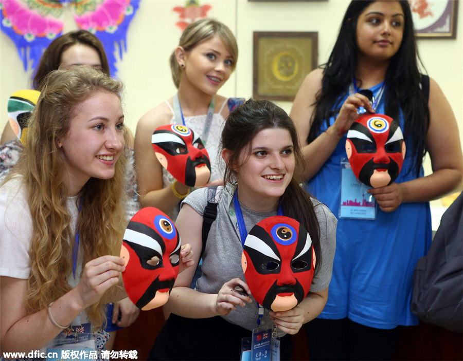 UK students experience Chinese culture in Tianjin