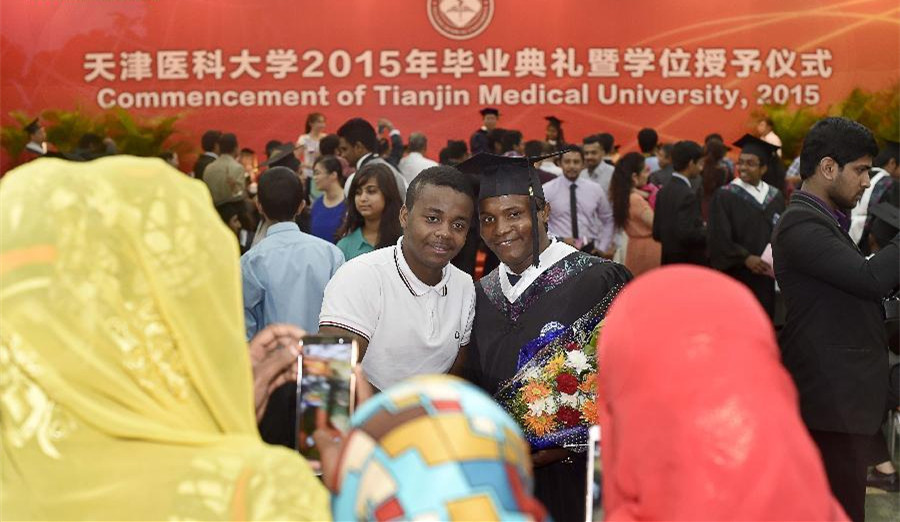 Int'l students attend graduation ceremony at Tianjin