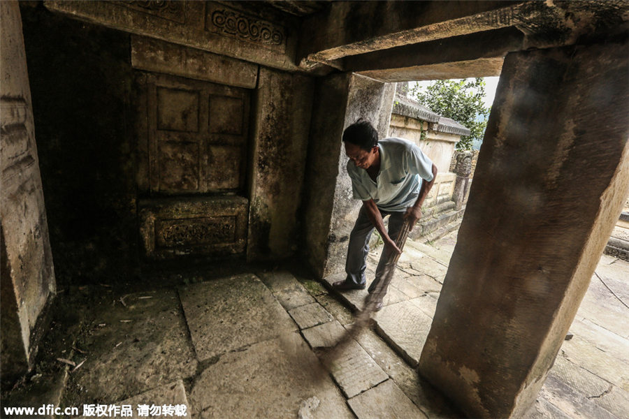 Last grave-keeper at Tangya Tusi site