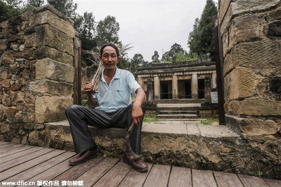 Last grave-keeper at Tangya Tusi site