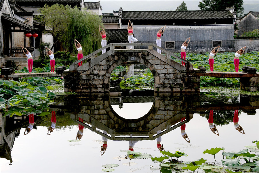 Setting the stage for yoga in scenic Huangshan