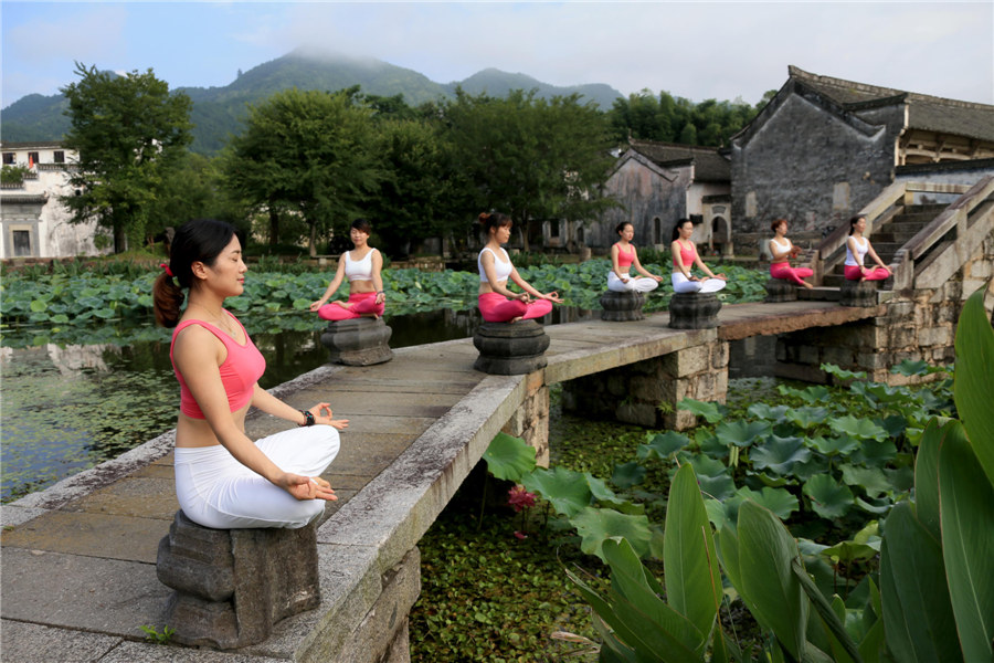 Setting the stage for yoga in scenic Huangshan