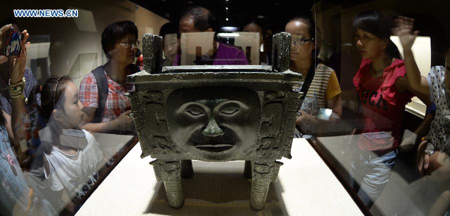 Bronze wares themed exhibition held in C China
