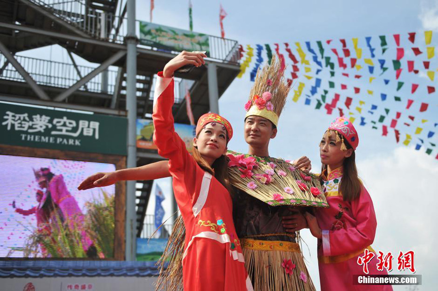 'Straw beauties' celebrate Rice Culture Festival in NE China