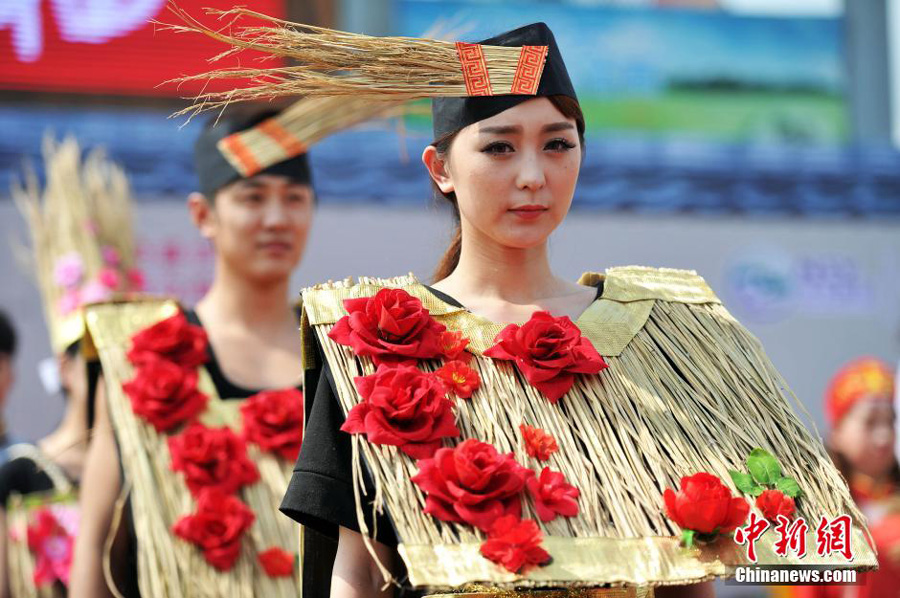 'Straw beauties' celebrate Rice Culture Festival in NE China