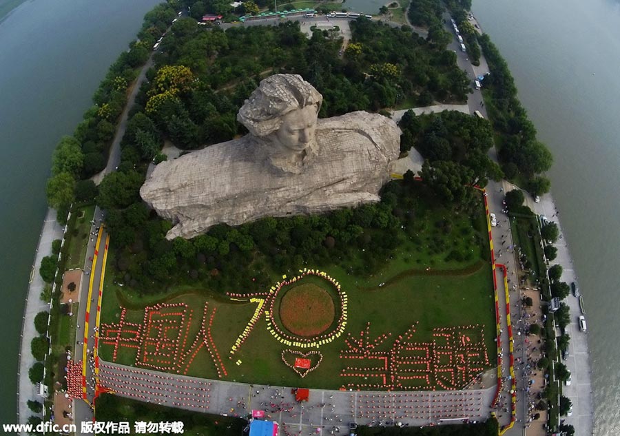 People gather at statue of Mao to show their patriotism