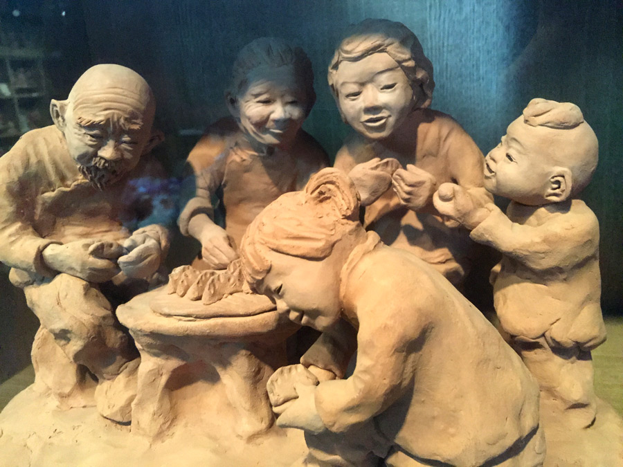 Artist in Gansu creates vivid clay figurines