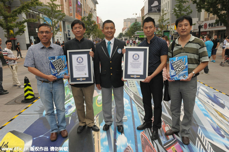 World's longest 3D painting lightens up the street in Beijing