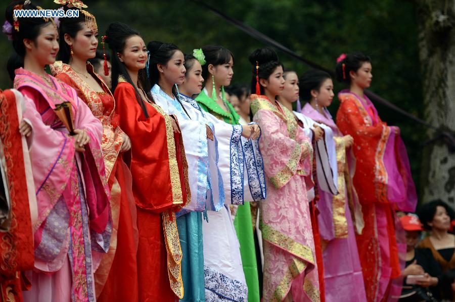 Hanfu Clothing Culture Festival kicks off in China's Jiangxi