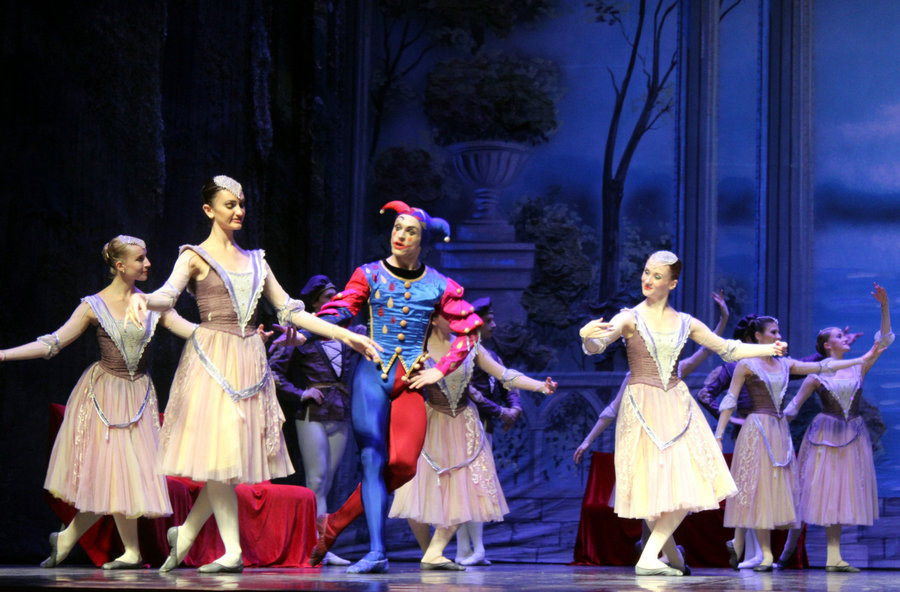 <EM>Swan Lake</EM> hits the stage in Suzhou