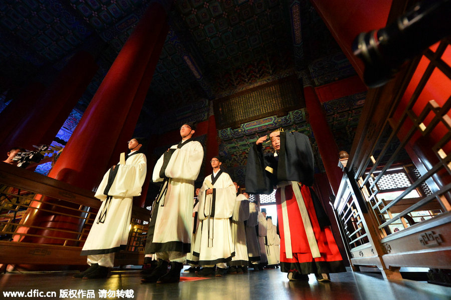 Ritual commemorates Confucius' 2,566th birthday in Beijing