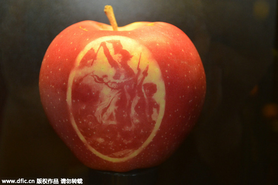 French 'apple art' wows Shanghai