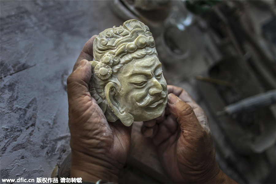 Chinese folk craft of colored stone inlay on verge of extinction