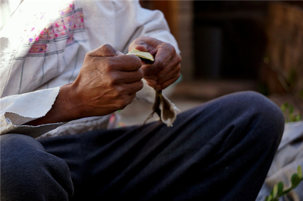 Preserving Dongba papermaking with a family in Shangri-La