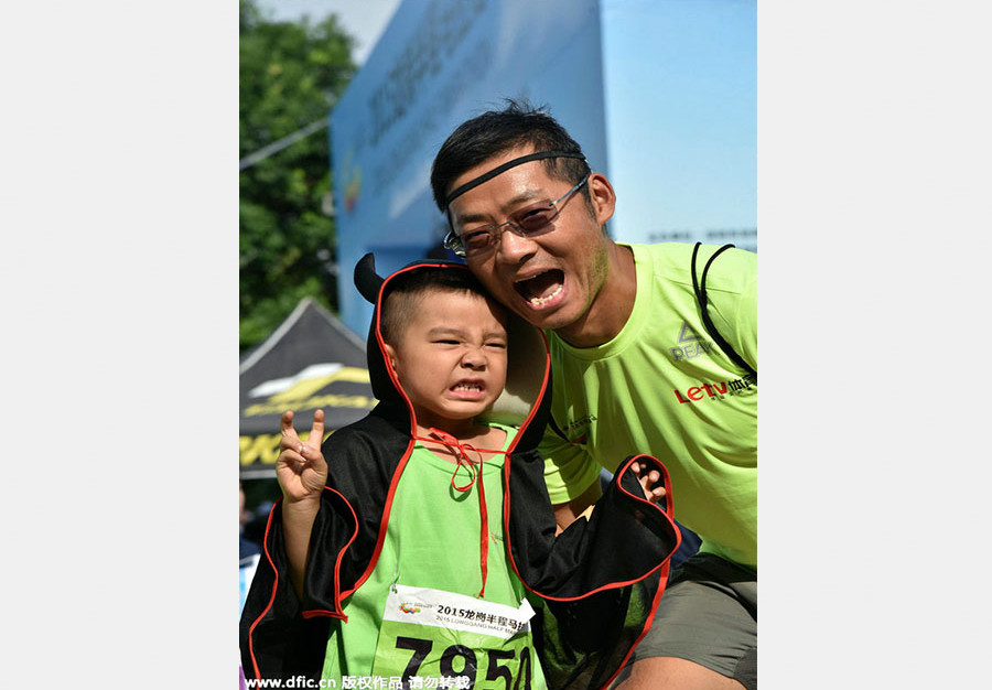 Parent-child marathon with Halloween style shines in Shenzhen