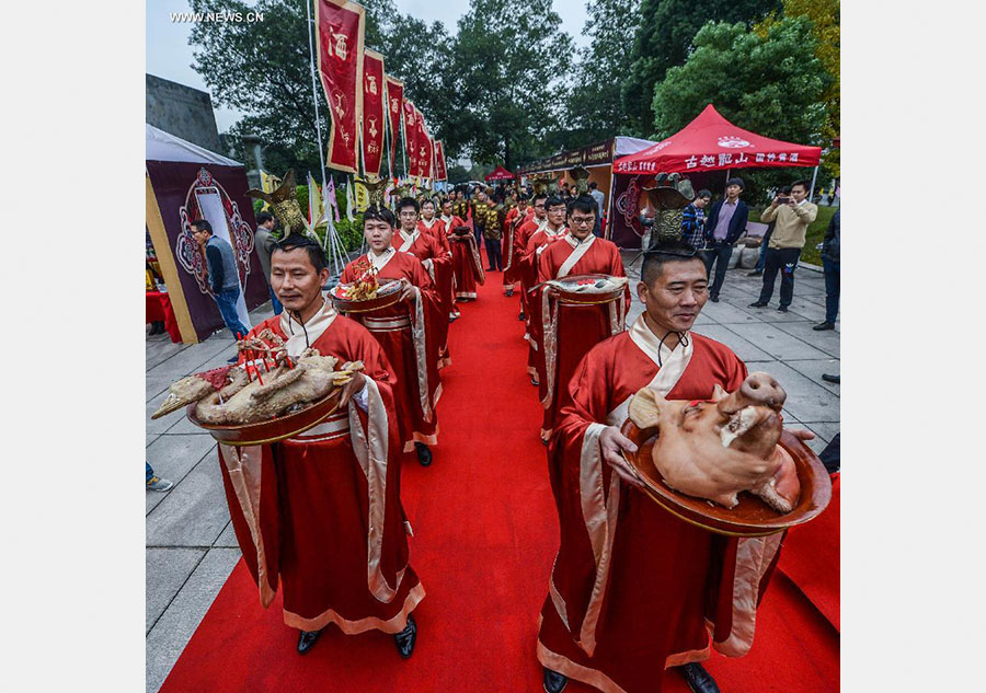 Ceremony for yellow rice wine winter brewing season held in E China's Shaoxing