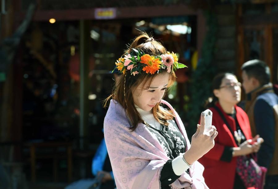 Snatch a moment of leisure in Lijiang ancient town