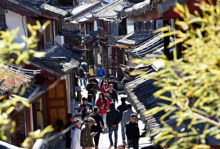 Snatch a moment of leisure in Lijiang ancient town